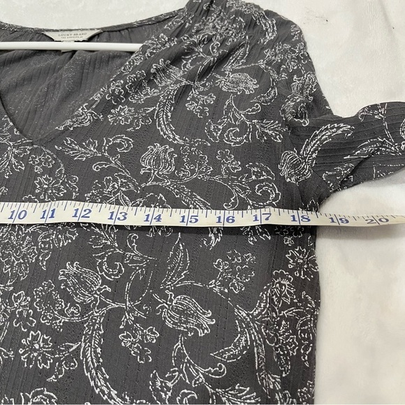 Lucky Brand XS Gray Printed Floers Elastic Sleeve V-Neck Women - Picture 16 of 16